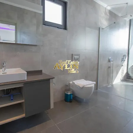 Teamo Villa- Best Quality With Infinity View Villa